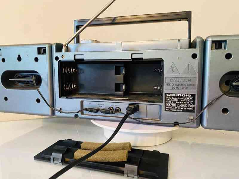 Radiomagnetofon Grundig Party Center 2200, rok 1987 - foto 12