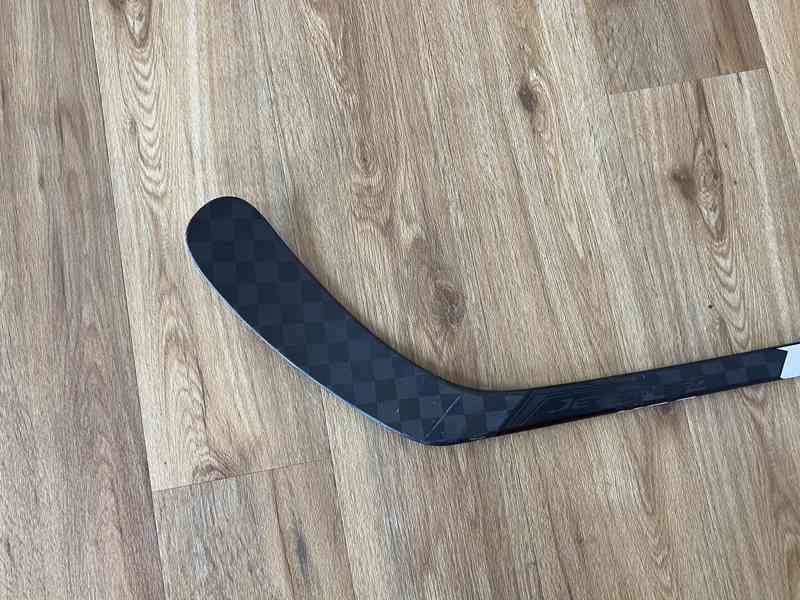 Hokejka CCM JetSpeed FT2 65 Flex INT P29 pravá - foto 2