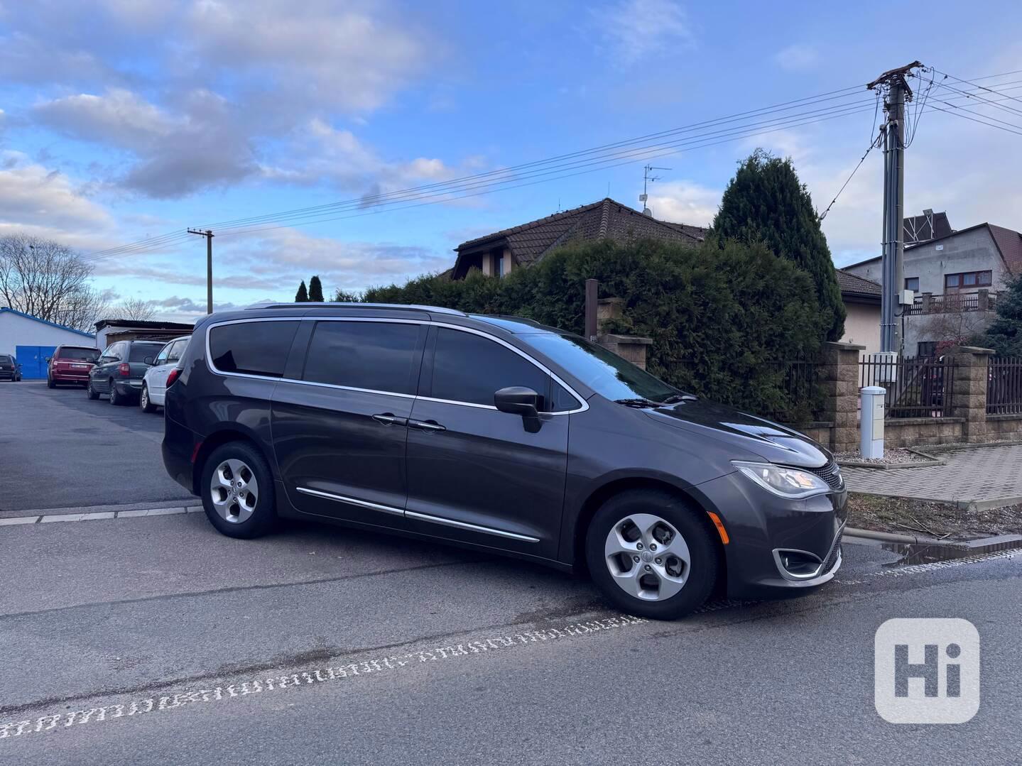 Chrysler Pacifica 3,6 RU DVD NEW 2017 - foto 1