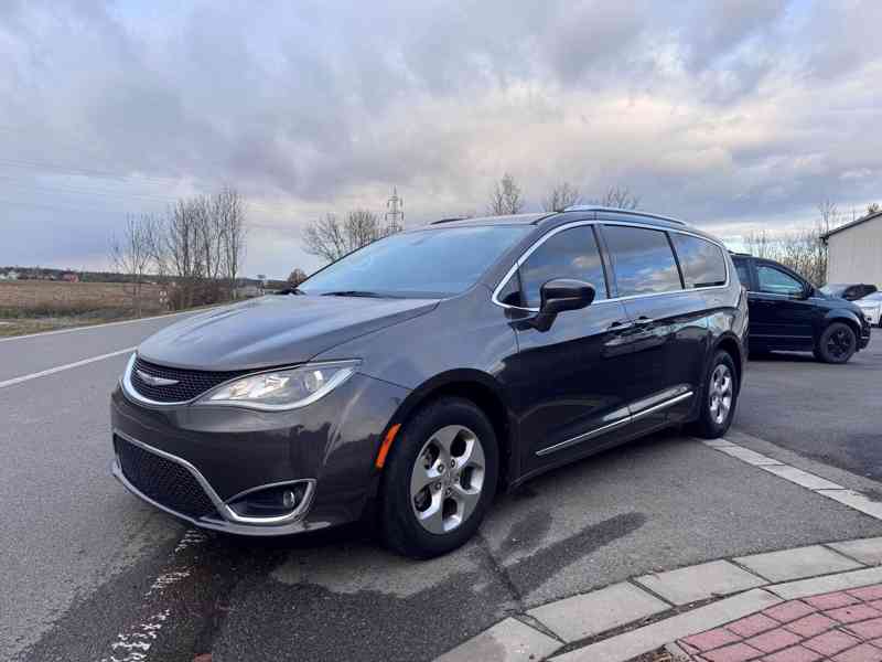 Chrysler Pacifica 3,6 RU DVD NEW 2017 - foto 2