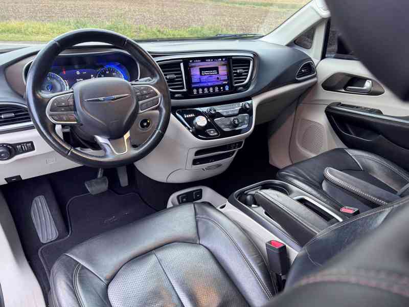 Chrysler Pacifica 3,6 RU DVD NEW 2017 - foto 15