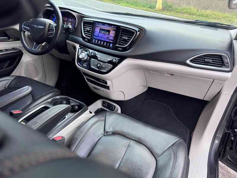 Chrysler Pacifica 3,6 RU DVD NEW 2017 - foto 12