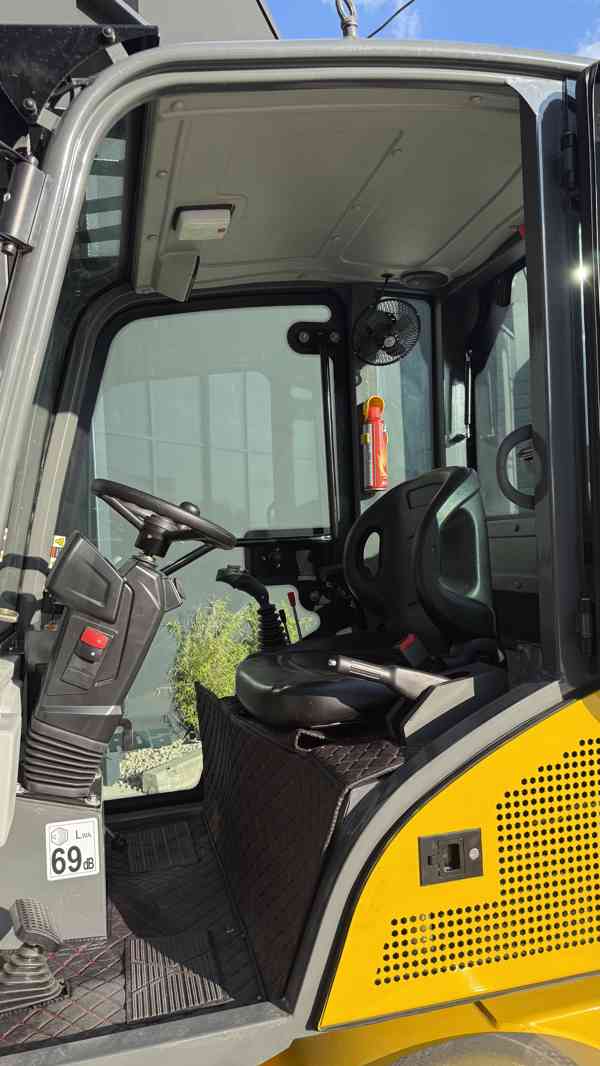 KLOUBOVÝ NAKLADAČ GORILA GA1090 - Kubota  - foto 7