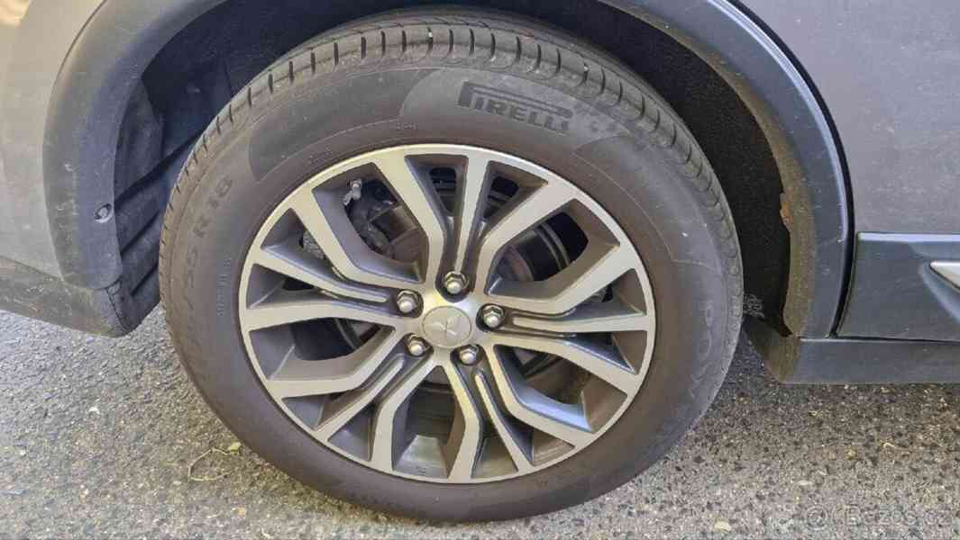 Mitsubishi Outlander 2,3   4x4 - foto 16