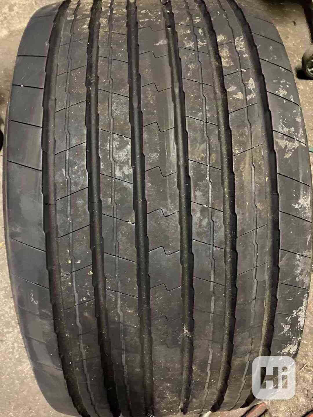 Nákladní pneu Goodyear  - foto 1