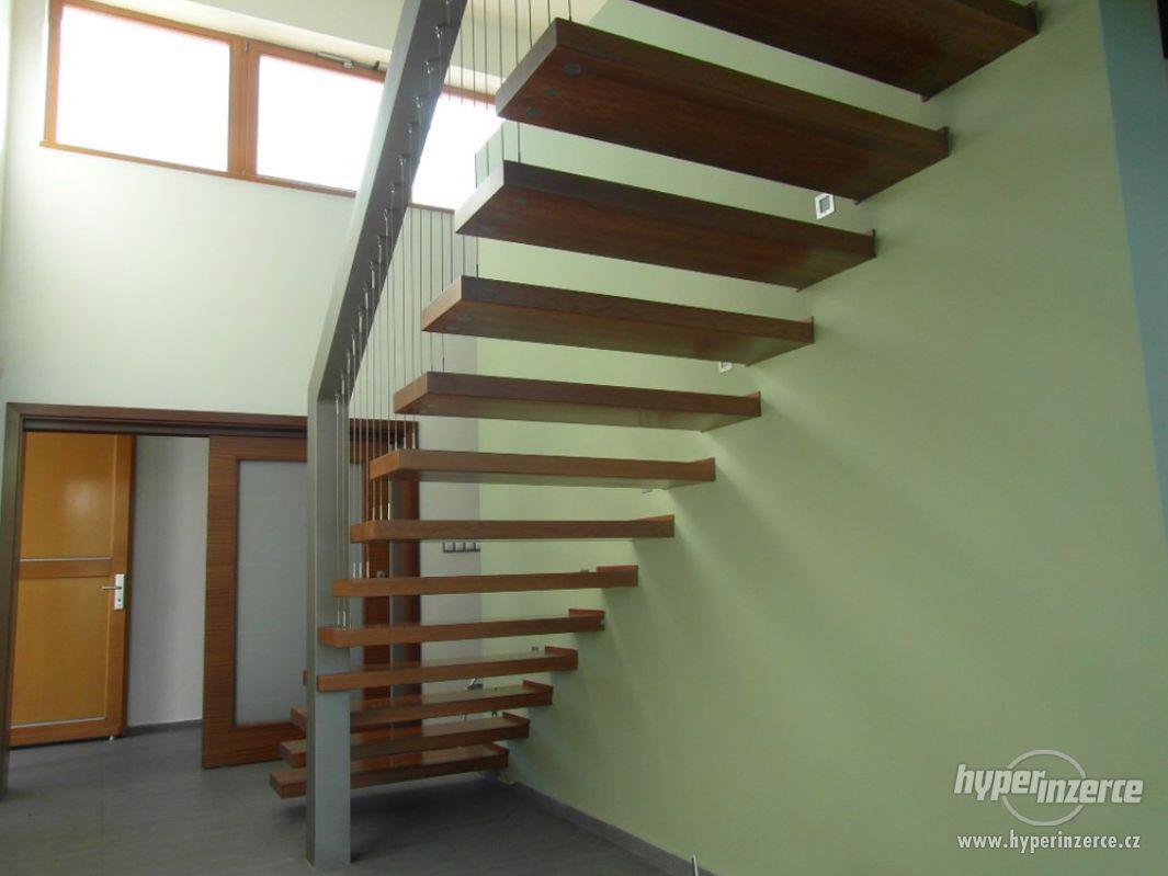 Malířské služby od profesionálního malíře pokojů - foto 1