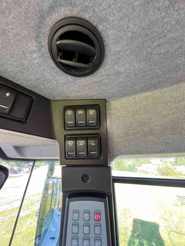Kolový nakladač Liebherr L566 (Možnost leasingu) - foto 9