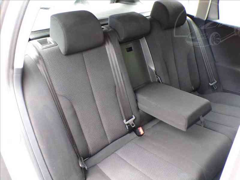 Volkswagen Passat Variant 1,9 TDI TREND,KLIMA - foto 11