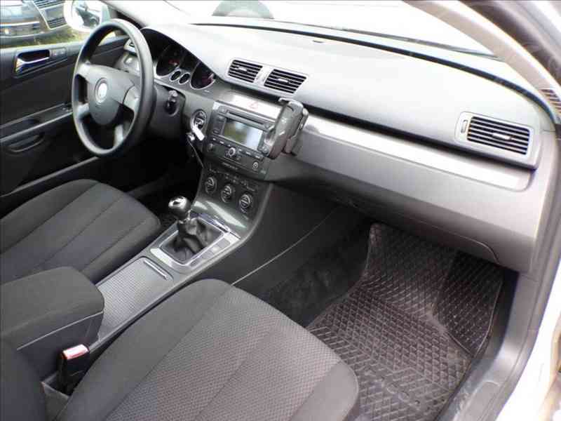 Volkswagen Passat Variant 1,9 TDI TREND,KLIMA - foto 12