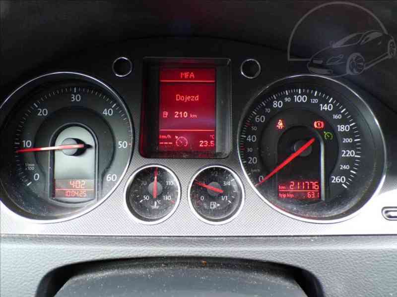 Volkswagen Passat Variant 1,9 TDI TREND,KLIMA - foto 6