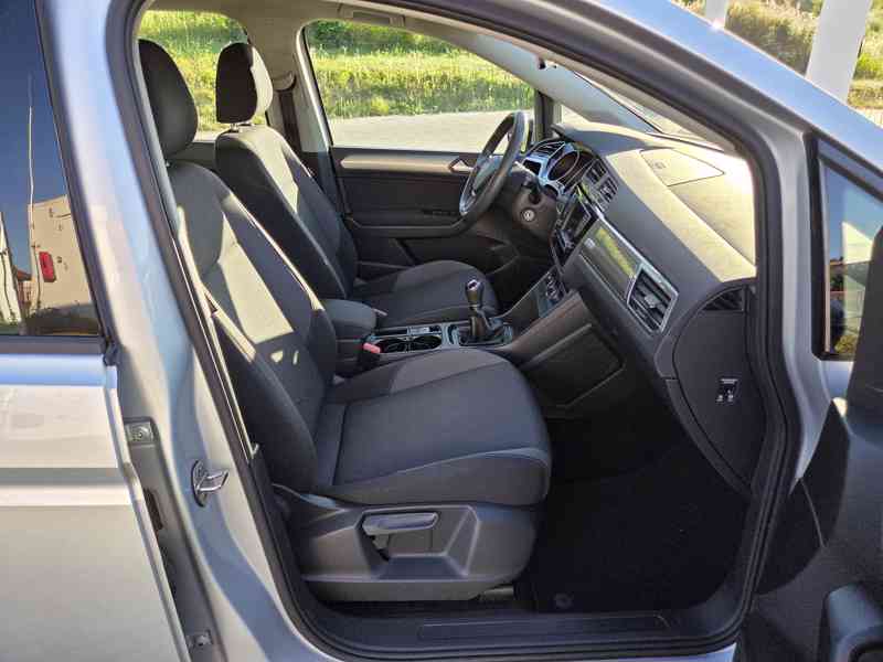 Nabízím k prodeji Volkswagen Touran 1.2 81 Kw V Pěkném Stavu - foto 9