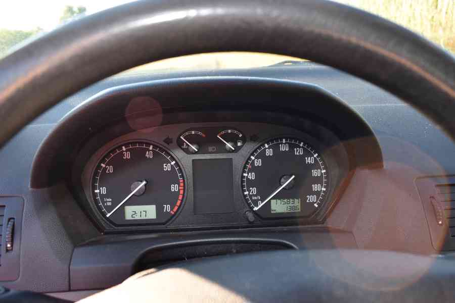 Škoda Fabia, 1,4 Comfort, r. 2002 - foto 11