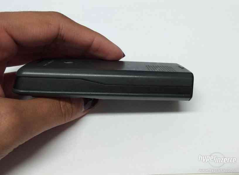 Sony Ericsson J110i černý - foto 3