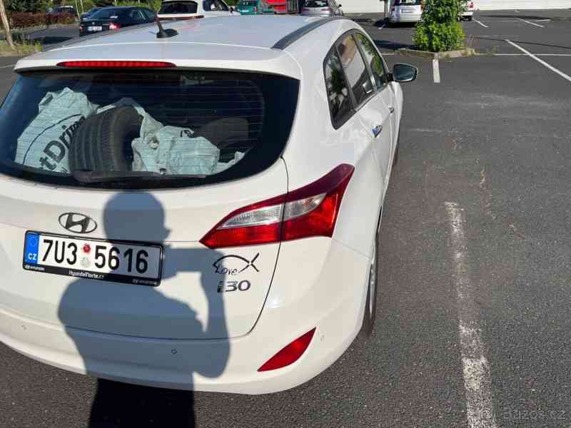 Hyundai i30 1,6   CW CRDi 94kW - foto 9