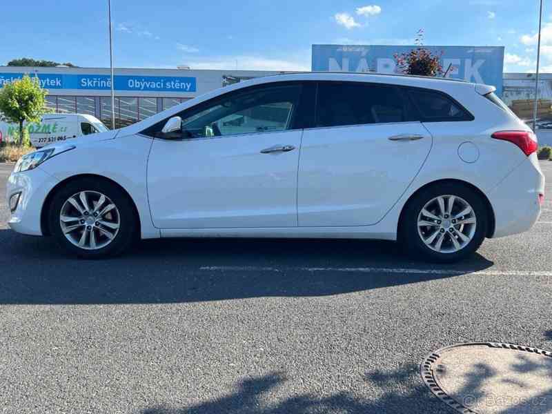 Hyundai i30 1,6   CW CRDi 94kW - foto 12