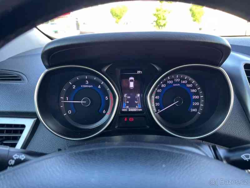 Hyundai i30 1,6   CW CRDi 94kW - foto 13