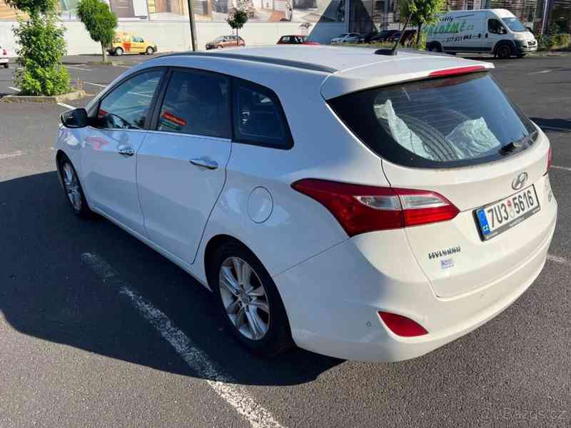 Hyundai i30 1,6   CW CRDi 94kW - foto 8