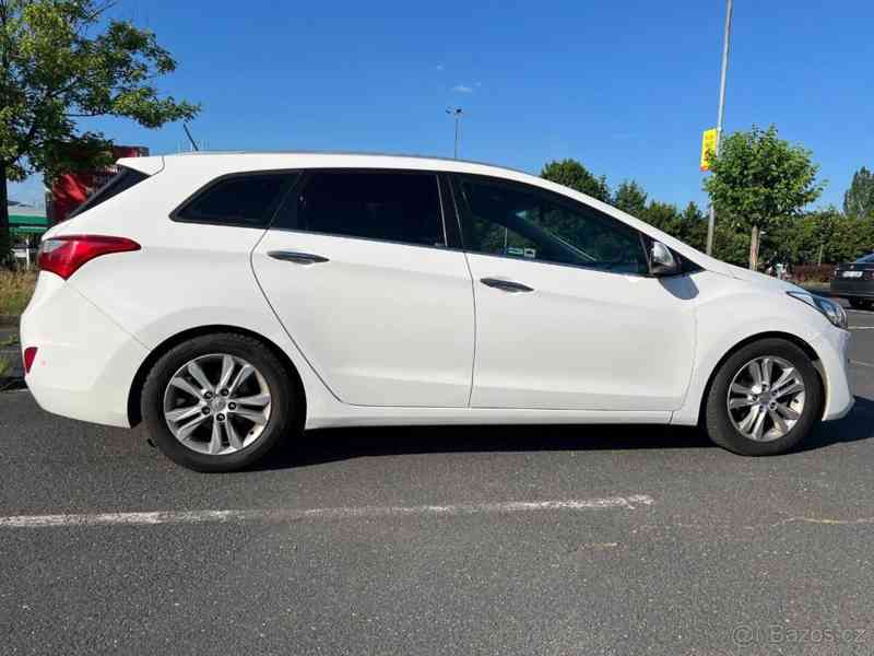 Hyundai i30 1,6   CW CRDi 94kW - foto 11