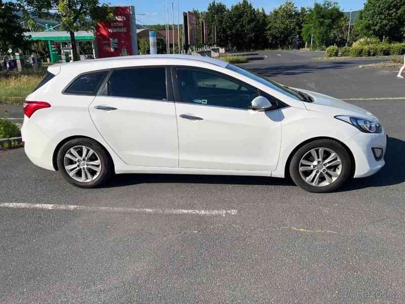 Hyundai i30 1,6   CW CRDi 94kW - foto 4
