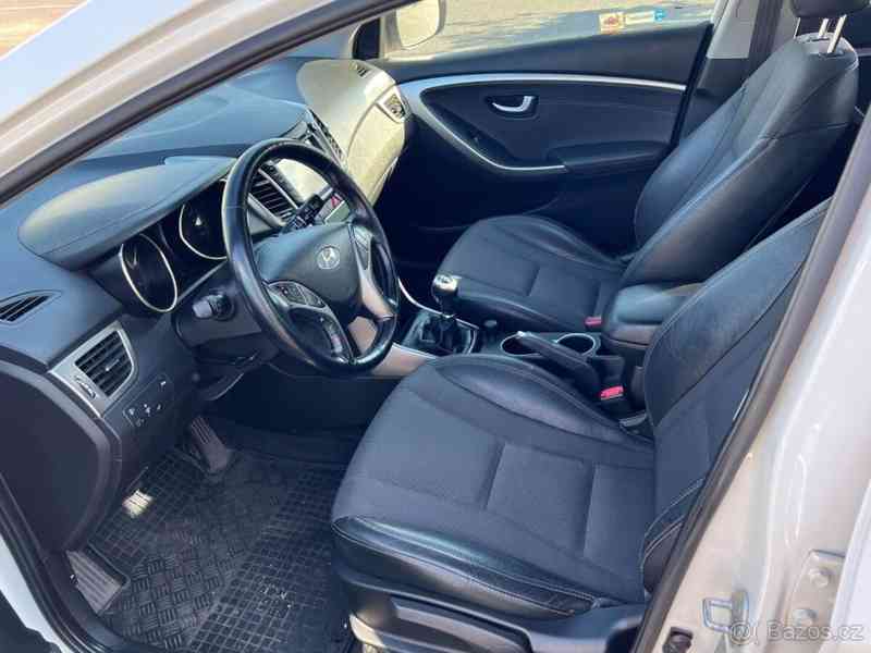 Hyundai i30 1,6   CW CRDi 94kW - foto 16