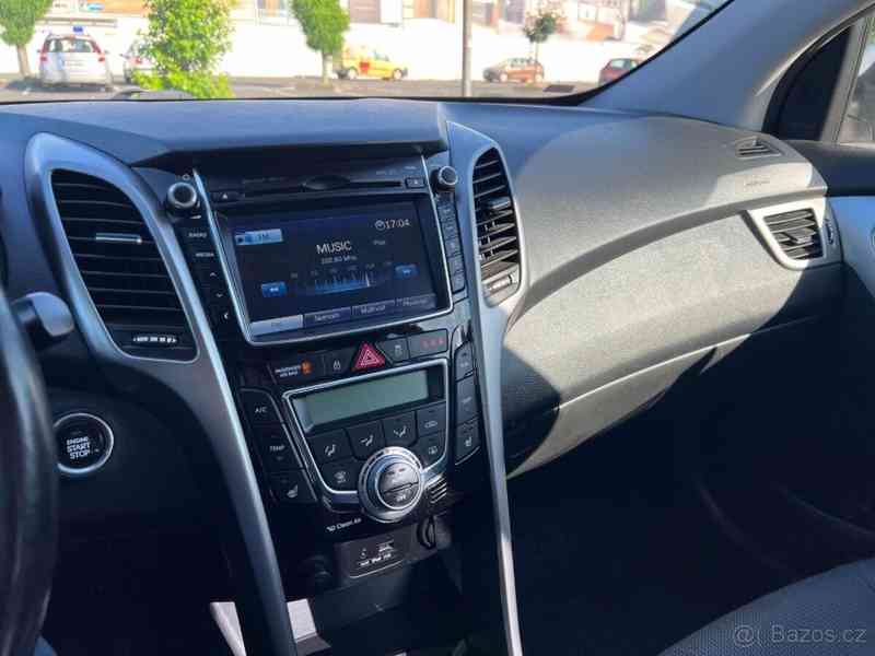 Hyundai i30 1,6   CW CRDi 94kW - foto 15