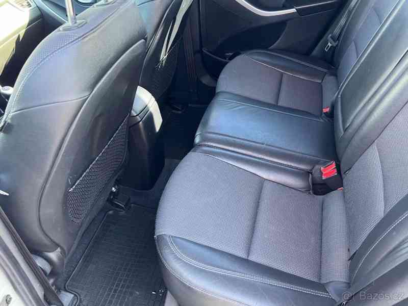 Hyundai i30 1,6   CW CRDi 94kW - foto 17