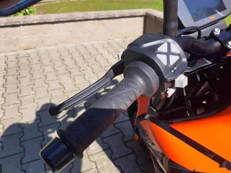 KTM 890 Duke - SUPER STAV - 175 000 KČ - foto 12