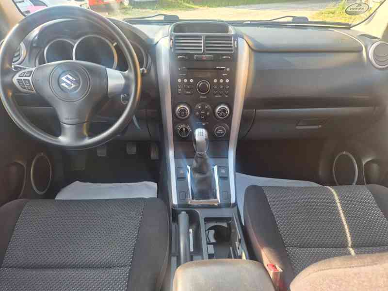 Suzuki Grand Vitara 2.0i Club benzín 103kw - foto 13