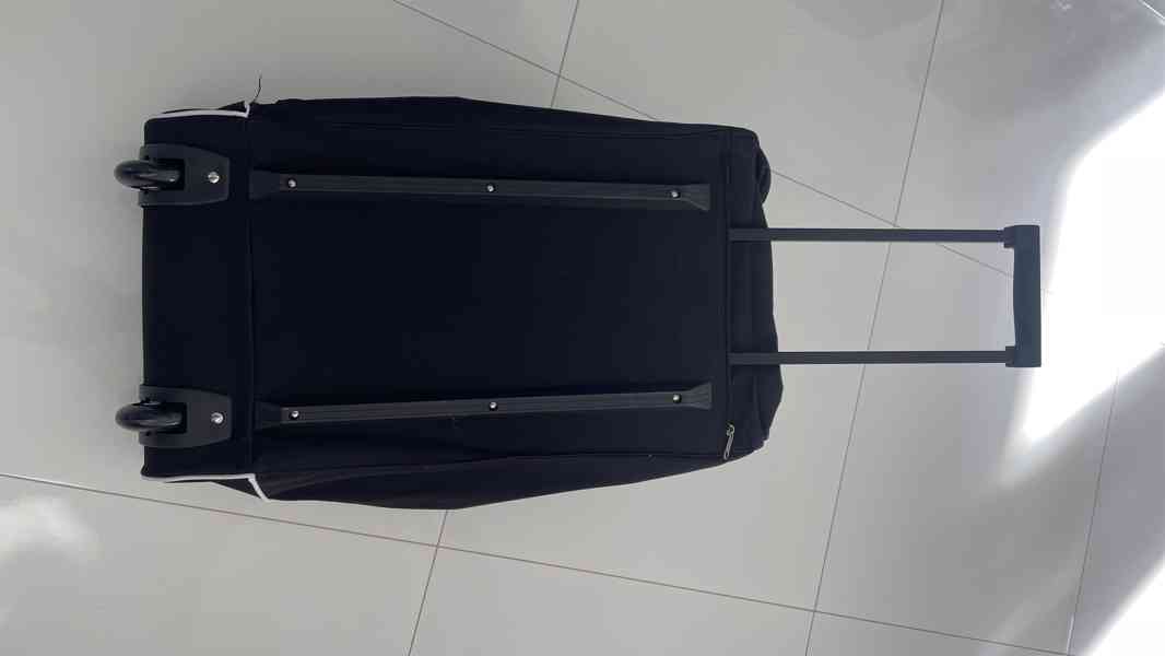 cestovní taška Umbro na kolečkách - foto 3