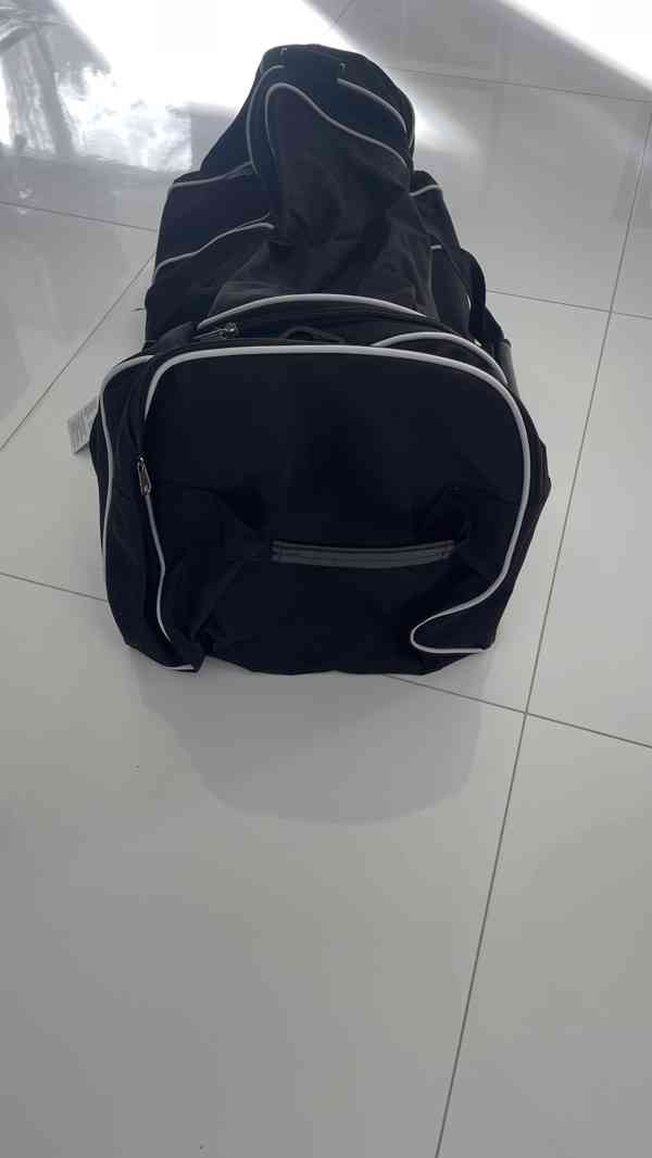 cestovní taška Umbro na kolečkách - foto 2