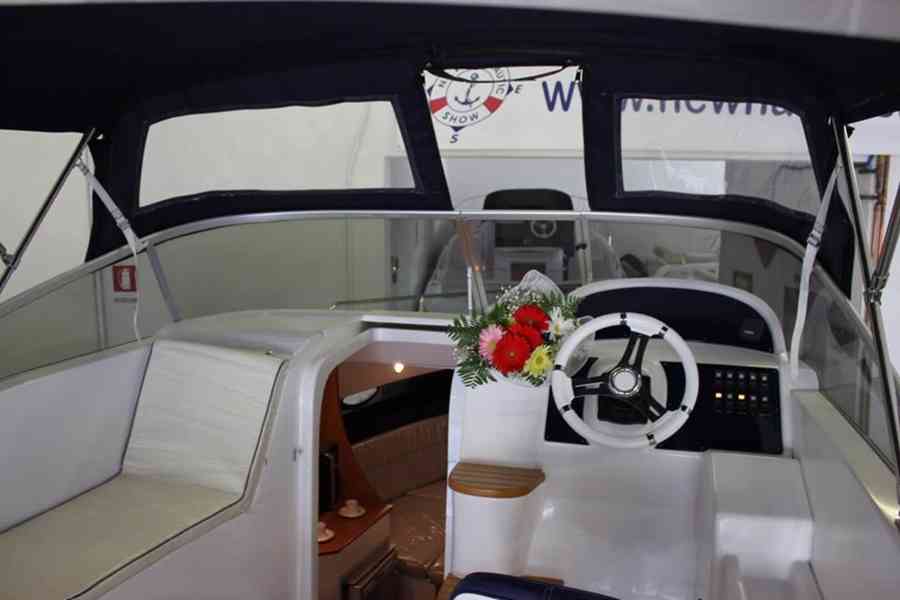Prodám nová kajutová jachta SPORT CRUISER 24 / 7,5 metru - foto 19