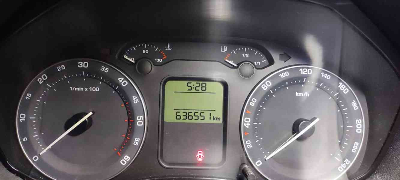 Osobní automobil Škoda Octavia - foto 7
