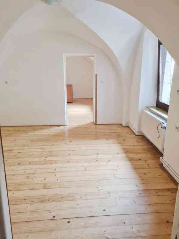 Pronájem bytu 2+1 v historickém centru města Znojma - foto 3