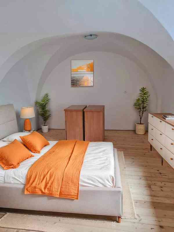 Pronájem bytu 2+1 v historickém centru města Znojma - foto 9