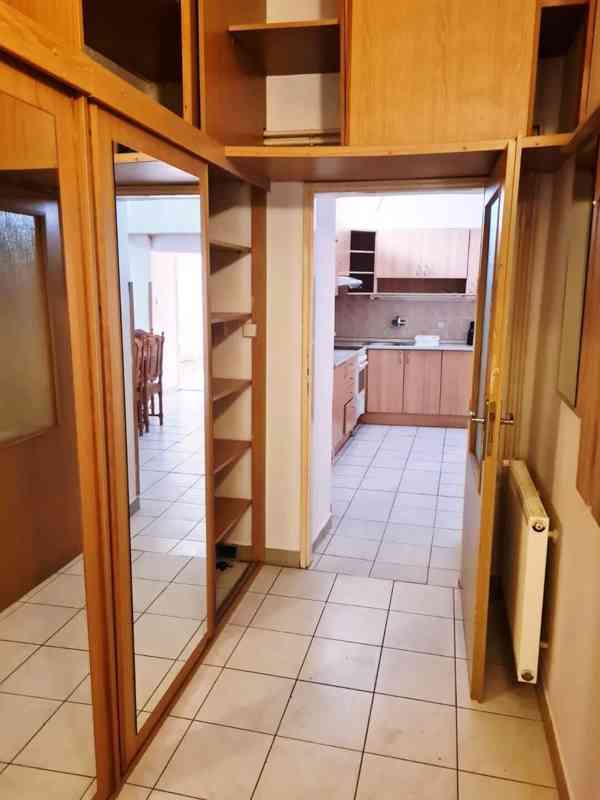 Pronájem bytu 2+1 v historickém centru města Znojma - foto 7