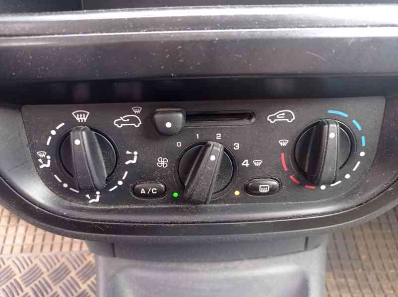 Citroën C3 1.4i 54kW/2sady pneu - foto 22