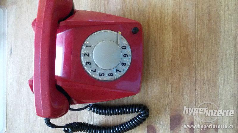 Starý vytáčecí telefon - foto 1
