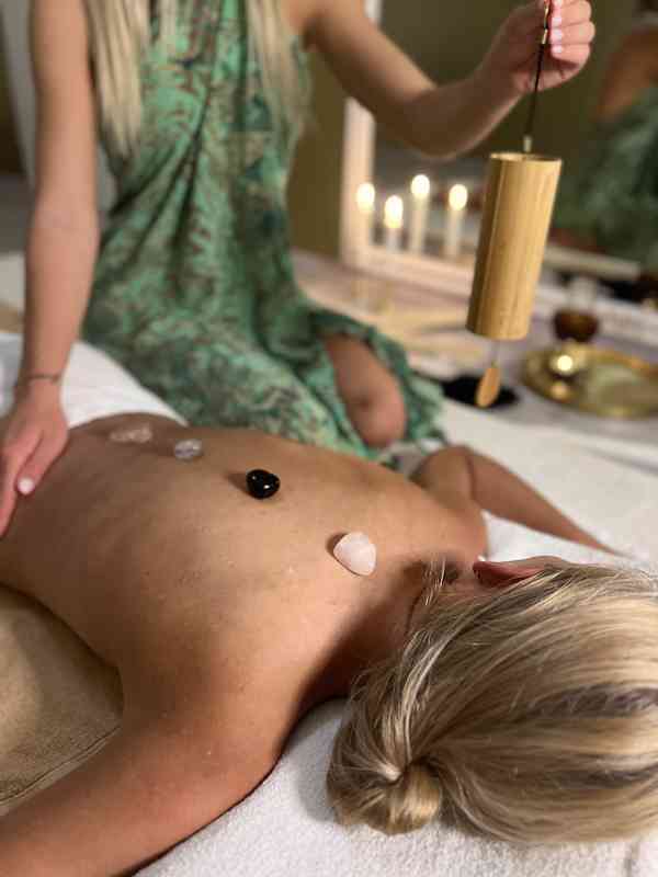 Nabízím práci masérky, vysoké výdělky, zkušenosti nemusí byt - foto 3