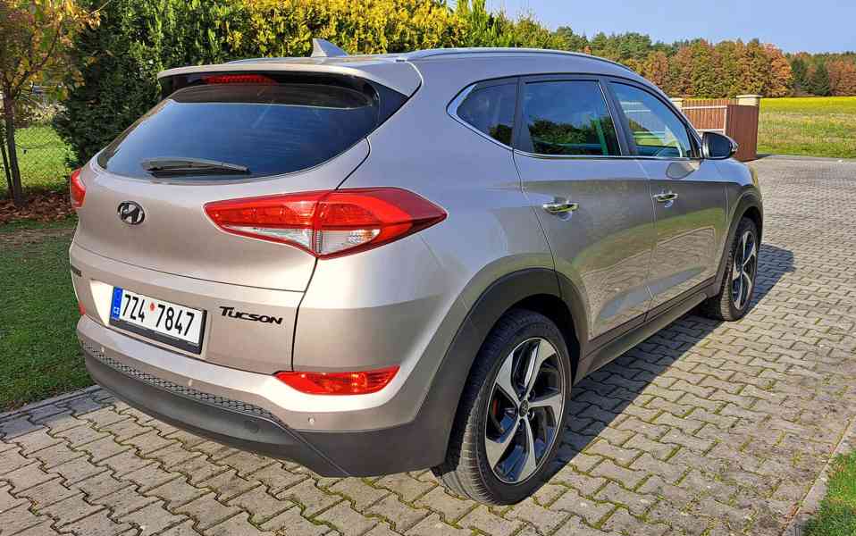 Hyundai Tucson, Navigace, kůže,kamera, Alu 19", 130 000 km - foto 2