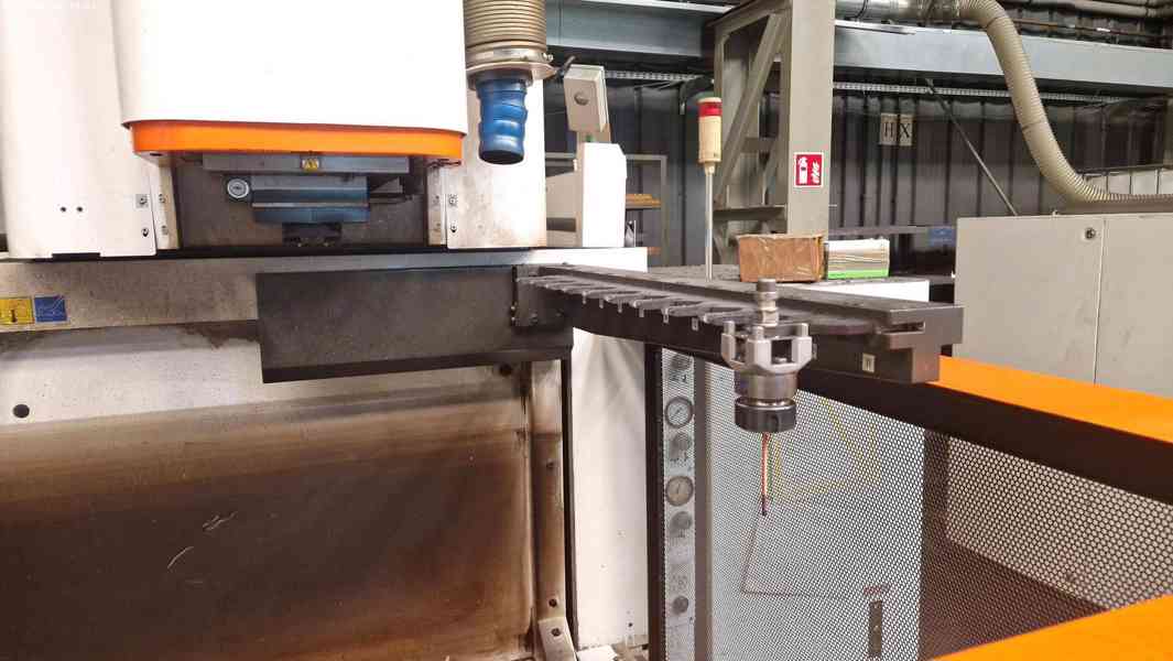  Elektroerozivní hloubička AGIE CHARMILLES FORM 400 vP - foto 4