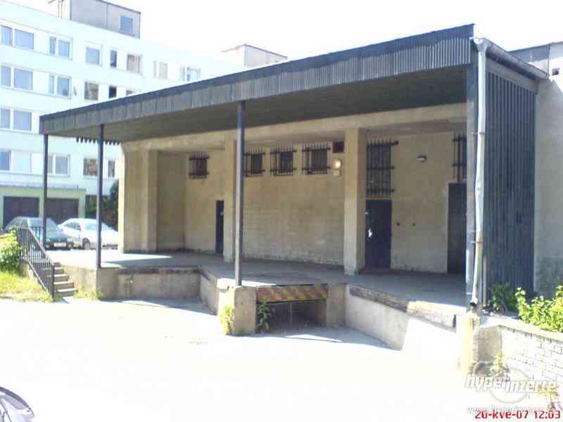 Pronájem samostatného objektu v Praha 4 Modřanech, 1800m2 - foto 4