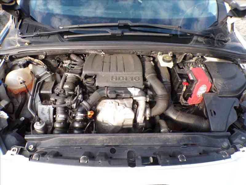 Peugeot 308 1,6 HDI - foto 14