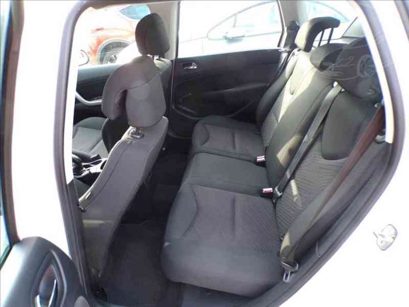 Peugeot 308 1,6 HDI - foto 9