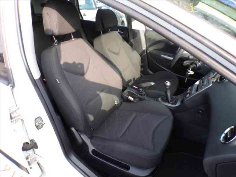 Peugeot 308 1,6 HDI - foto 13