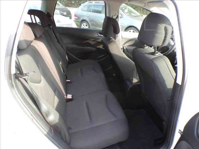 Peugeot 308 1,6 HDI - foto 11
