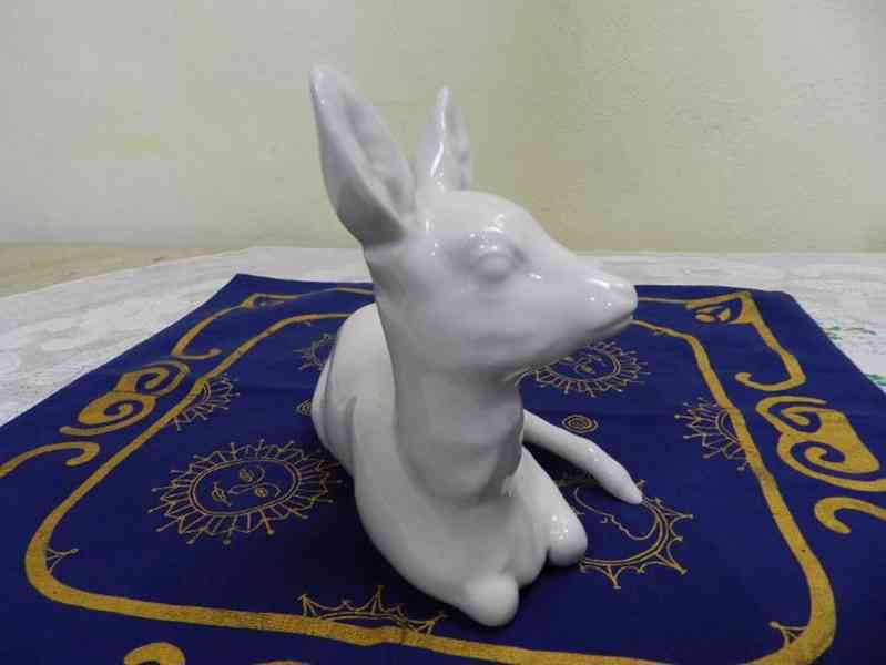 Hezká stará bílá soška Srnec Srnka Březová  - foto 5