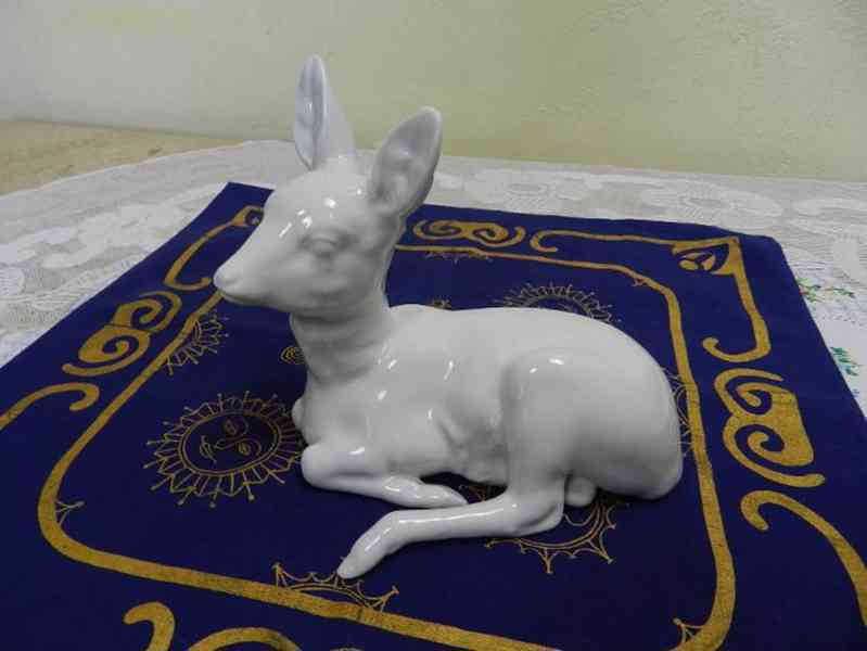 Hezká stará bílá soška Srnec Srnka Březová 