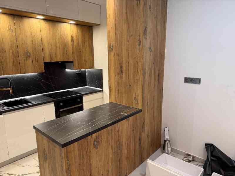 Krásná moderní kuchyňská linka - foto 5