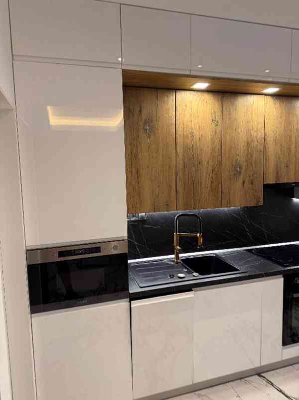 Krásná moderní kuchyňská linka - foto 3