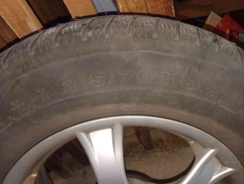 Zimní kola s diskama 215/70 R16 - foto 3